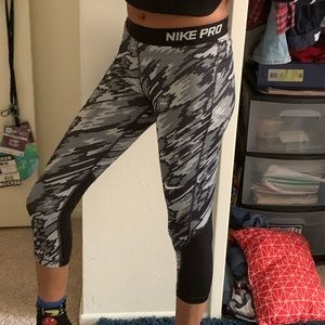 Nike Pro Dri-Fit Cropped Leggings